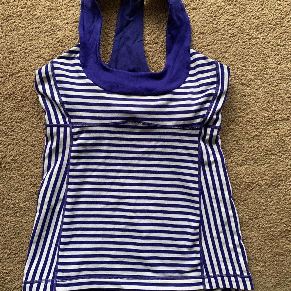 Lululemon workout top SOlD